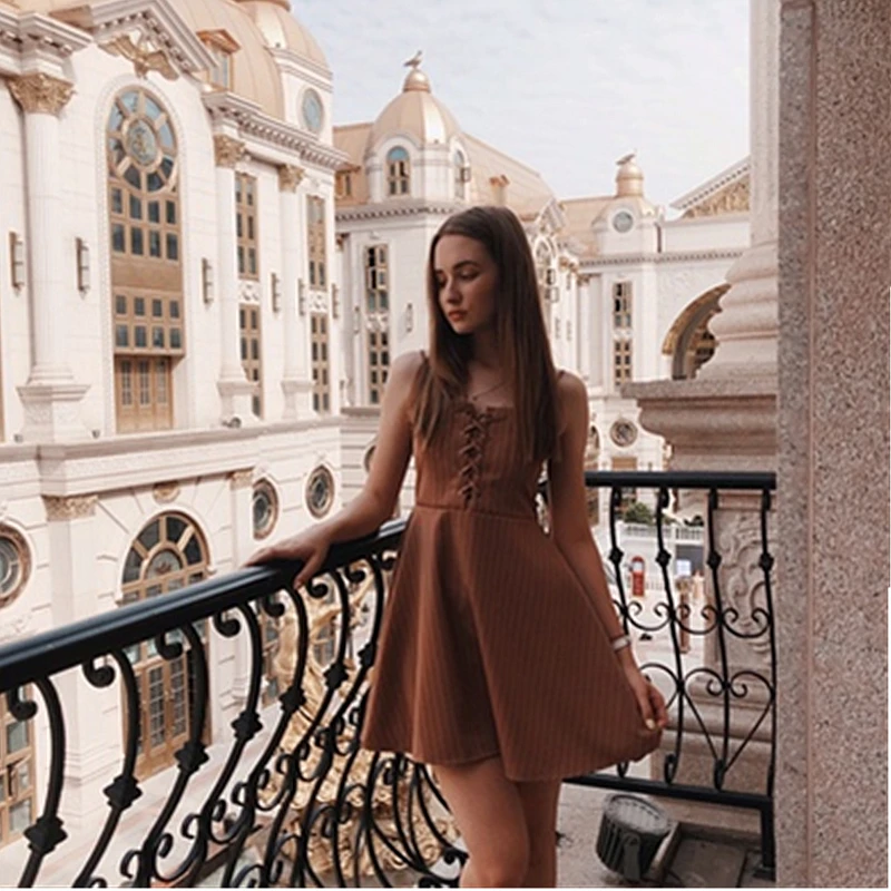 Женское платье на бретельках повседневное пляжное мини без рукавов с v образным