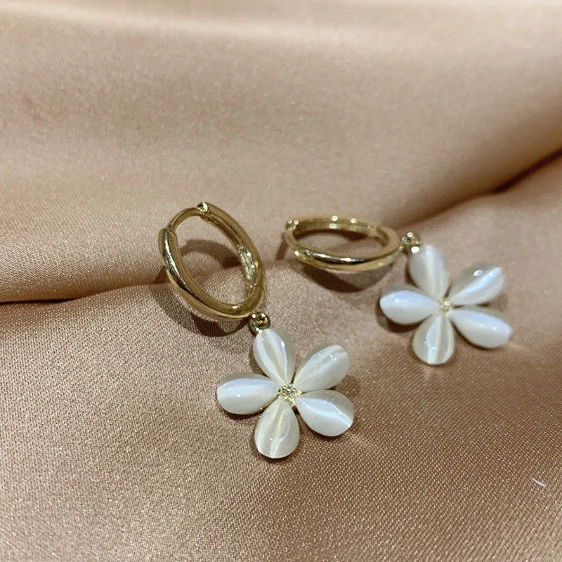 

Fashion Simple Geometric Flower Earrings Stone Female Temperament Charming Opal Stud Earrings for Women Wedding Gift Jewelry