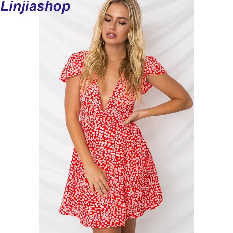 

Женское платье с коротким рукавом и глубоким V-образным вырезом