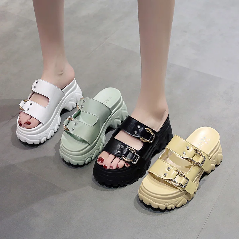 

Flat Shoes Female Summer Clogs Woman Pantofle Slippers Soft Luxury Slides Med Platform Beach 2021 Comfort Designer Fashion Rubbe