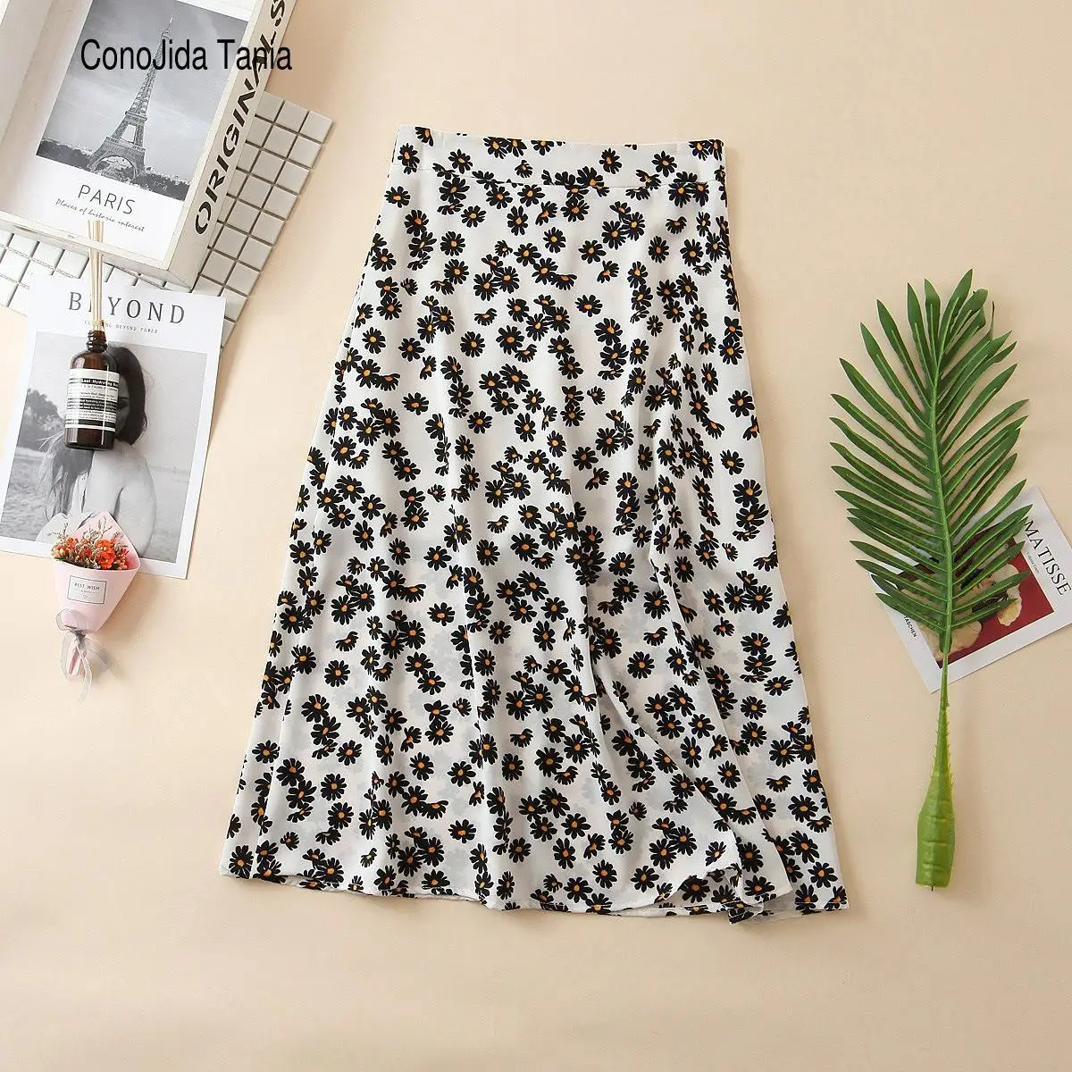 

Summer 2021 Women's Mid-length, High-waisted, Vintage Daisy Print A-line Skirt