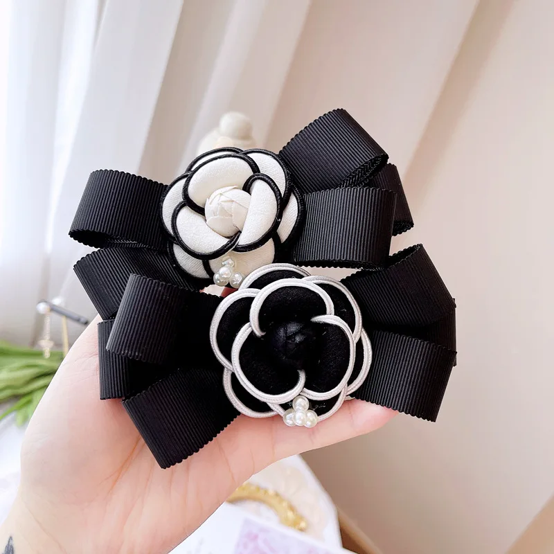 

Korean Fashion Pearl Camellia Brooches for Women Fabric Bow Tie Collar Pins Elegant Corsage Luxulry Jewelry Clothing Accessories