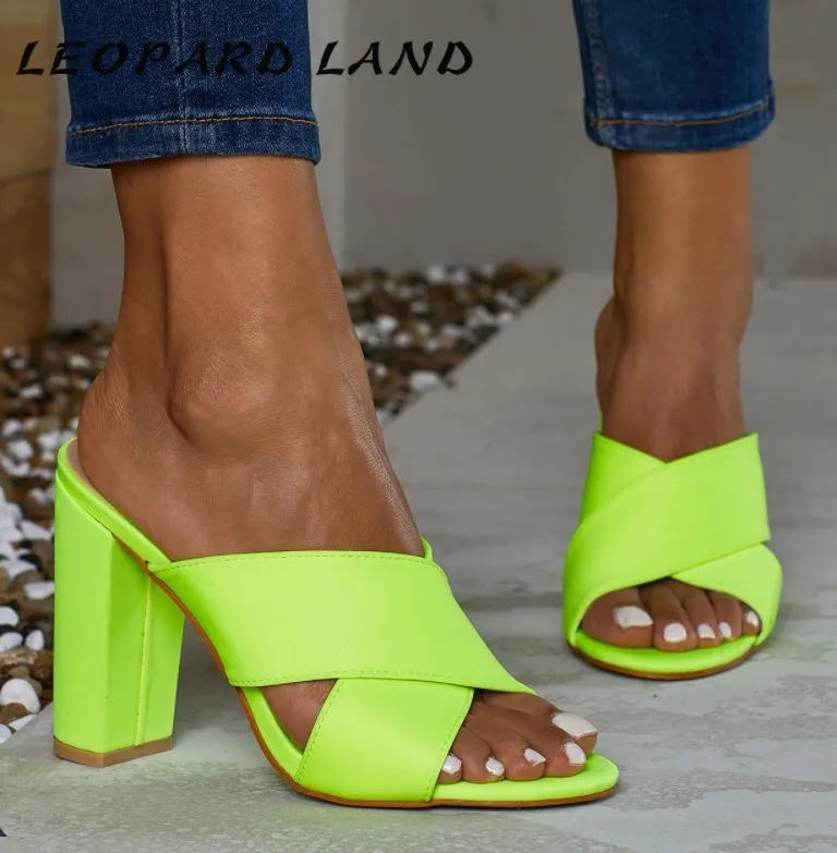 Леопардовая обувь Сезон лето Большие размеры Обувь для улицы Тапочки на