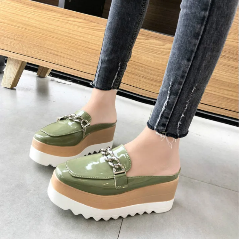 Туфли женские из лакированной кожи высокая платформа на танкетке с ремешком