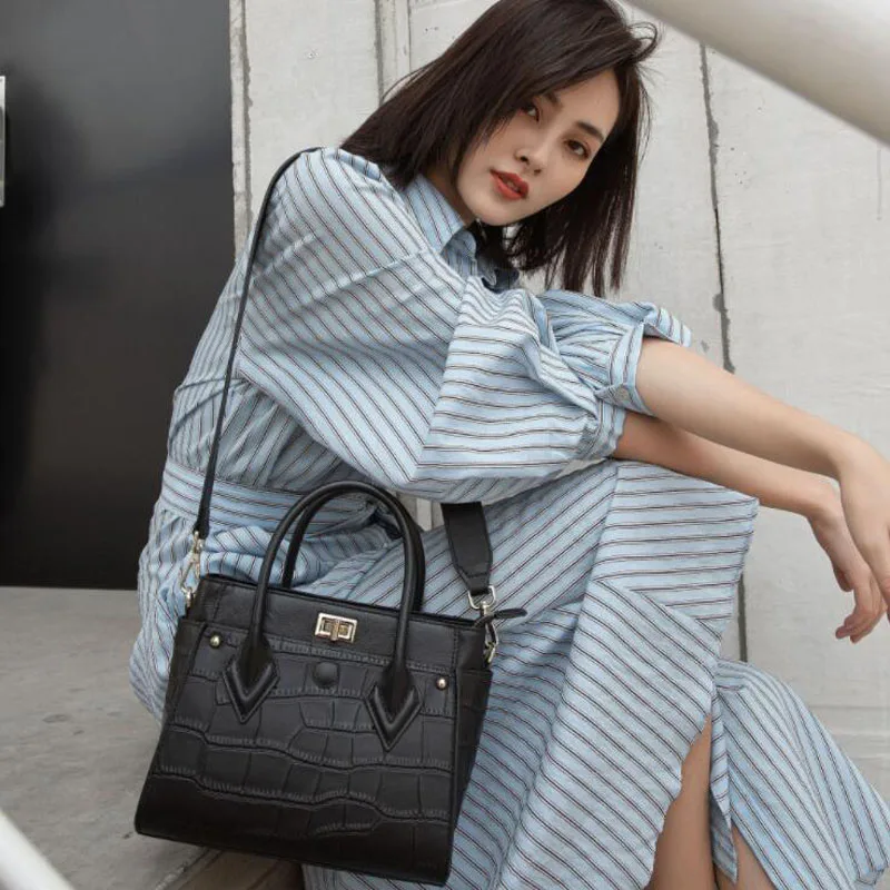 

New The new ladies' leather large-capacity commuter bag all-match fashion top layer calfskin temperament messenger shoulder bag