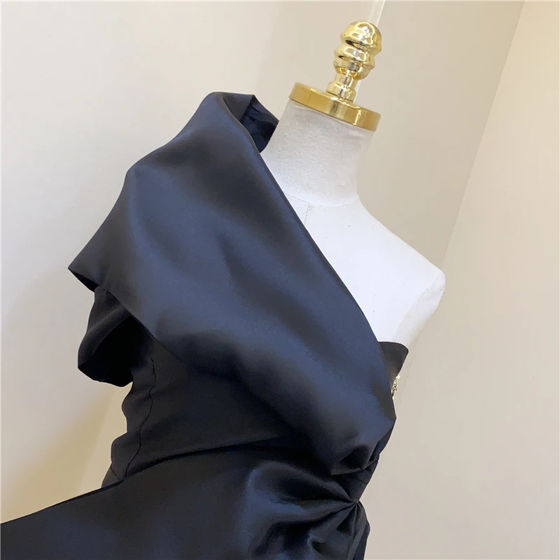 Женская атласная блузка GetSpring черная без рукавов с открытой спиной и открытыми