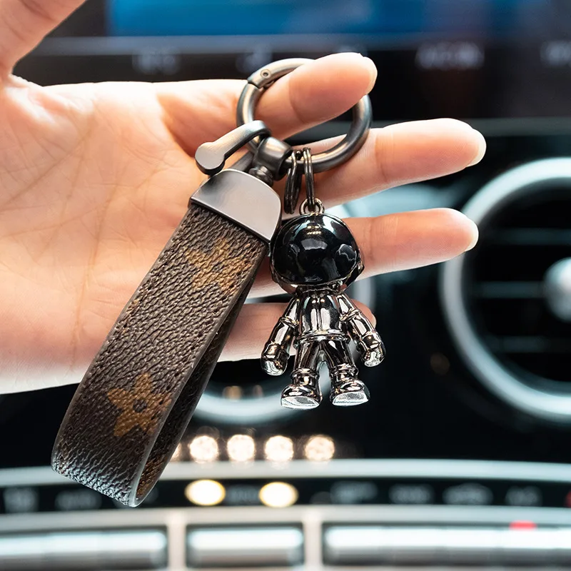 

2021 Luxury Creative Astronaut Keychain Simple Personality Metal Astronaut Pendant Car Key Ring Accessories