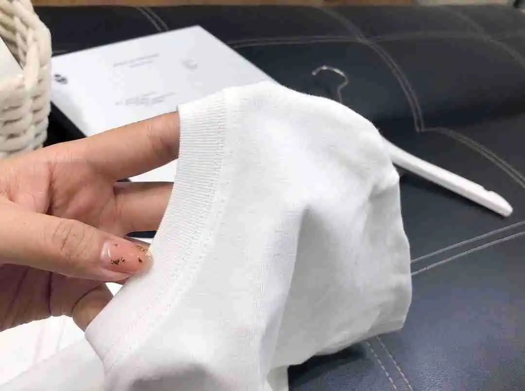 

WE35 couple T-shirt men's and women's short sleeve. Comfortable and versatile. Two pieces