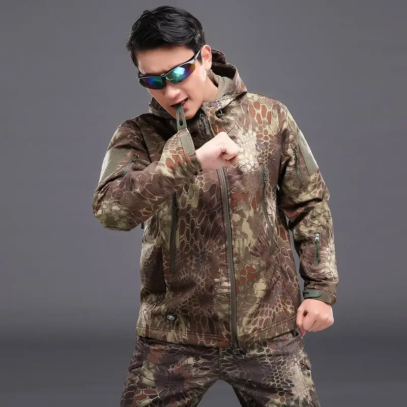 

Soft Shell Three-in-One Men's Assault Jacket Warm Outdoor Windbreaker Big Leaves Camouflage