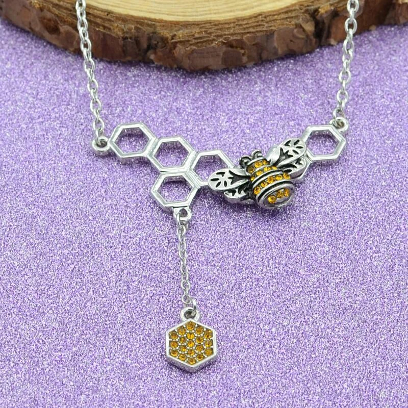 

Women's Geometric Fashion Honeycomb Alloy Pendant Necklace