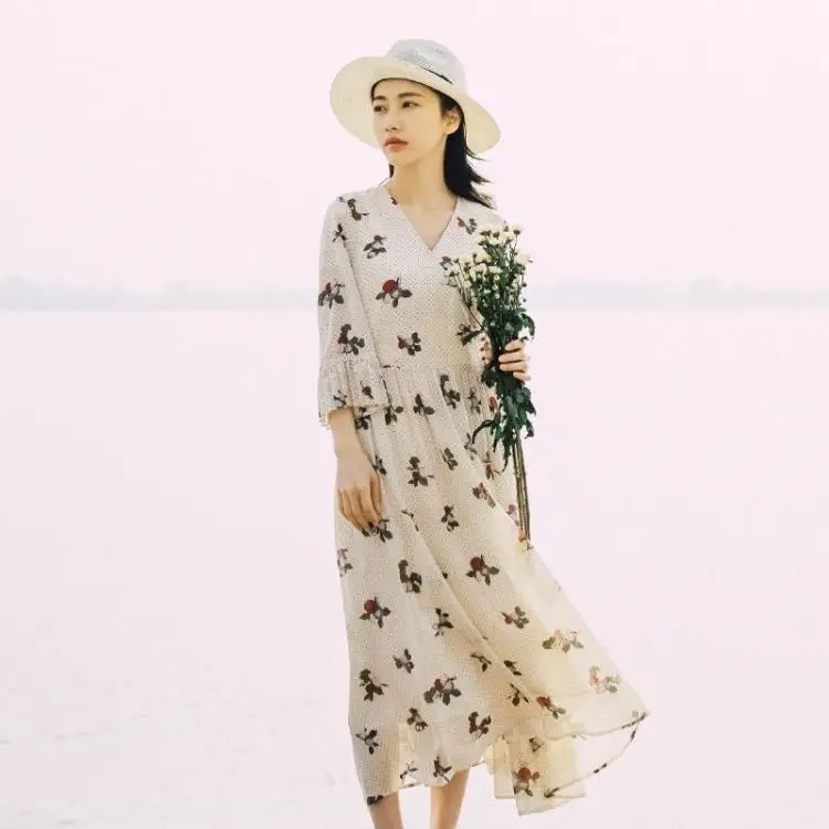 Весна и лето свежий молочно-белого цвета с красной подошвой разделенные шифон