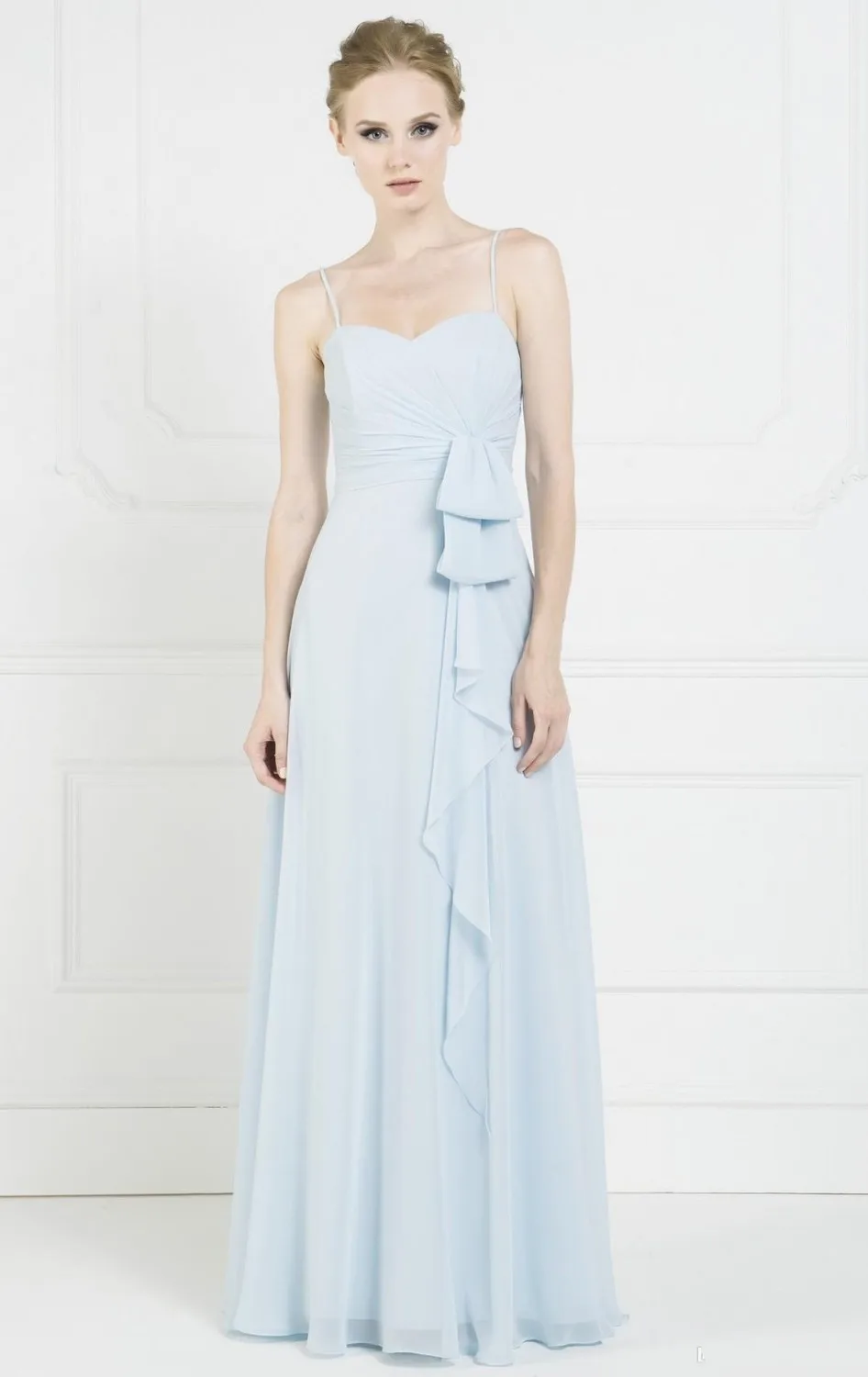 

Платье женское шифоновое ТРАПЕЦИЕВИДНОЕ на тонких бретельках, без рукавов