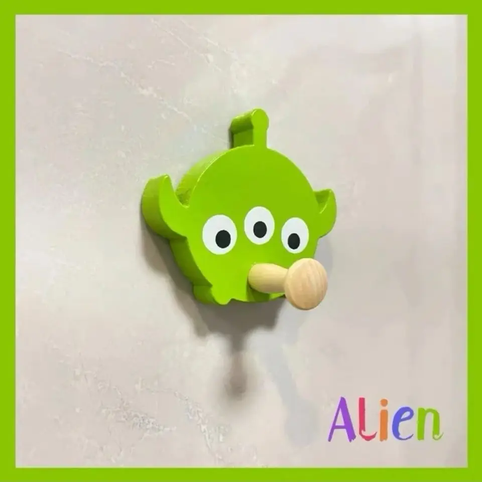 

Disneyland Cute Seamless 3cm Hook Home Wooden Pendant Cartoon Three-eyed Boy Men's Hook Clothes Storage