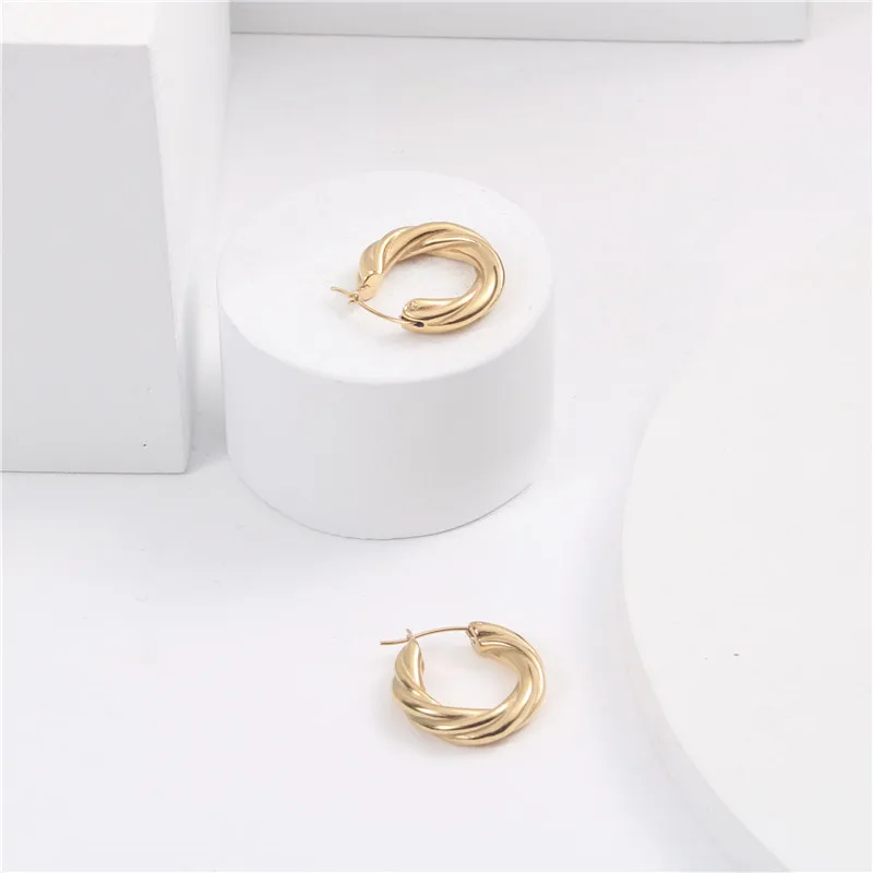 

High Grade Waterproof Stainless Steel 18k Gold Twist Texture Chunky Gold Hoops Minimalist Small Hoop Earrings for Women