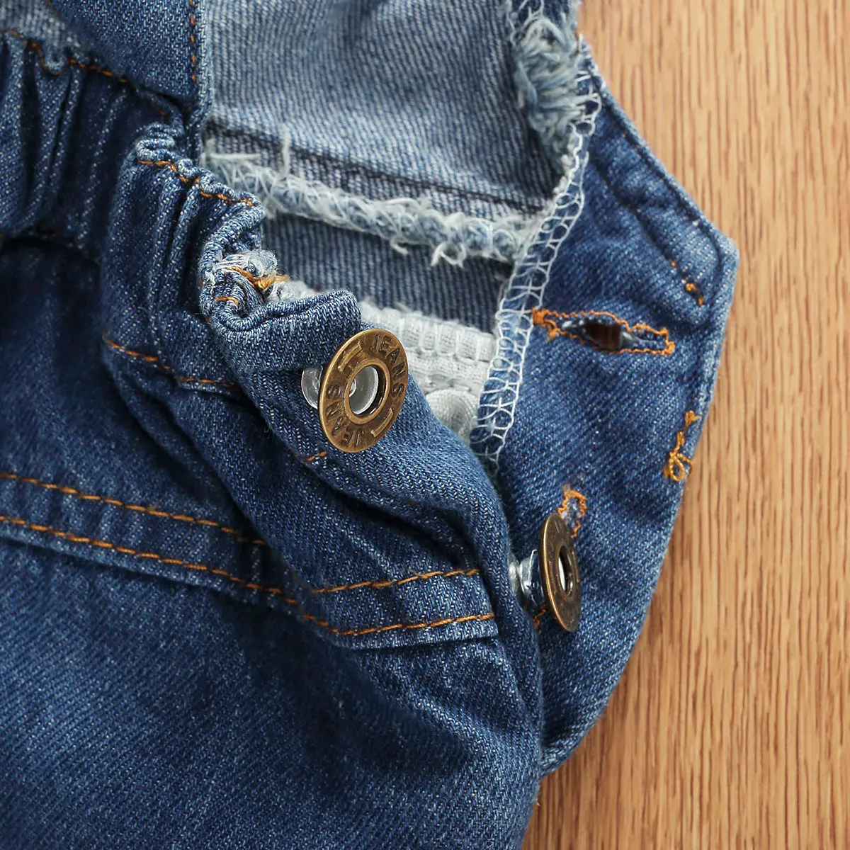 Летний джинсовый комбинезон для маленьких девочек с рваными дырками в технике