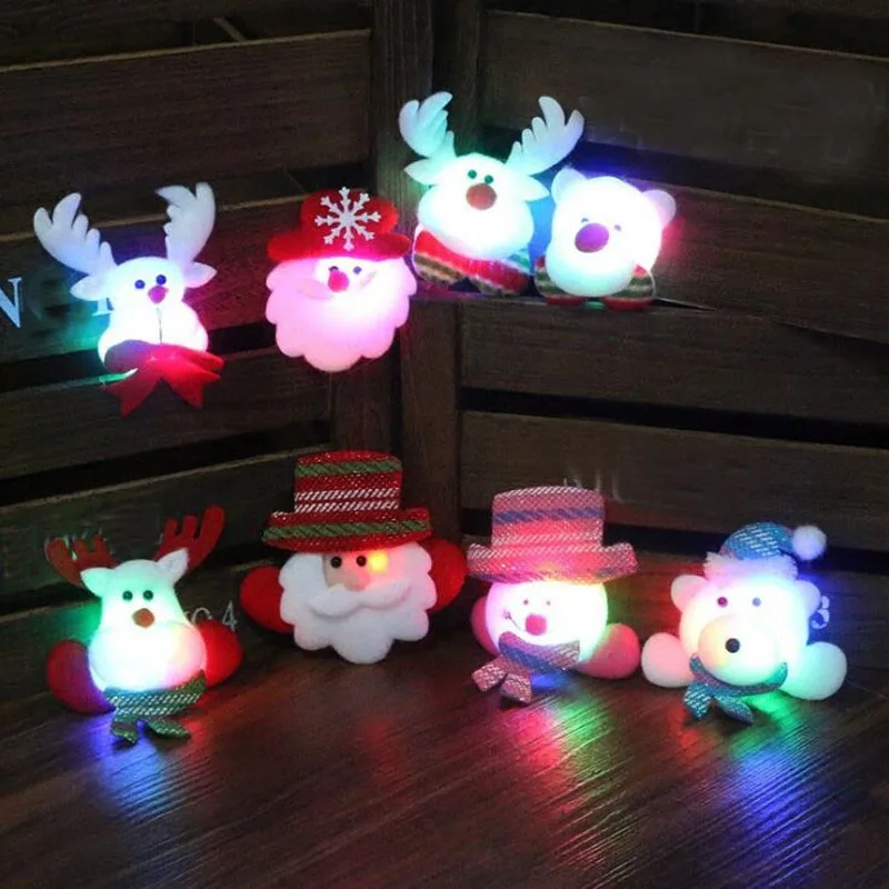 Insignia brillante de 30 piezas, broche LED parpadeante de Papá Noel, oso, ciervo, alfileres para decoración, fiesta, Navidad, Festival