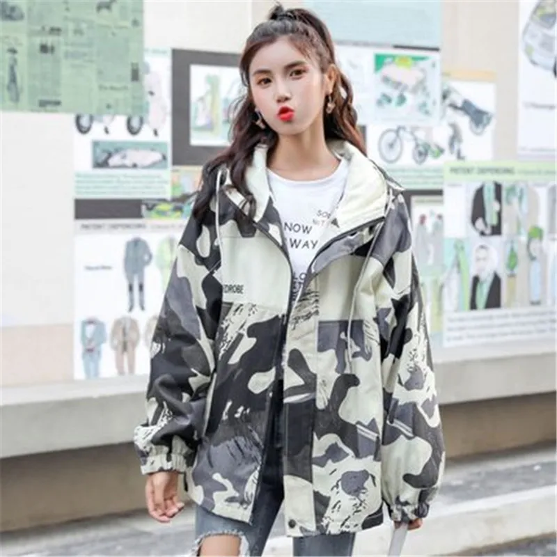 

Tooling Camouflage Trench coat For Women 2020 New Spring Autumn Korean Loose bf student Hooded Windbreaker Female Tops Outwear