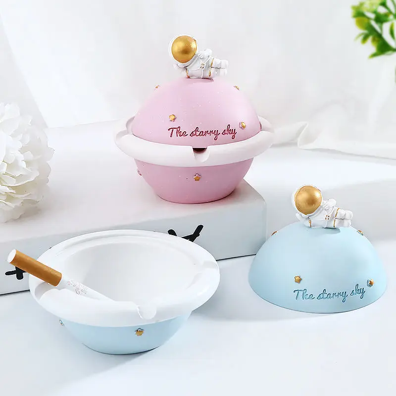 

Ashtrays gift for boyfriend Creative Ashtray Desk Home accessories Ash Tray Ashtray With Lid astronaut Ashtray Ashtray for Home