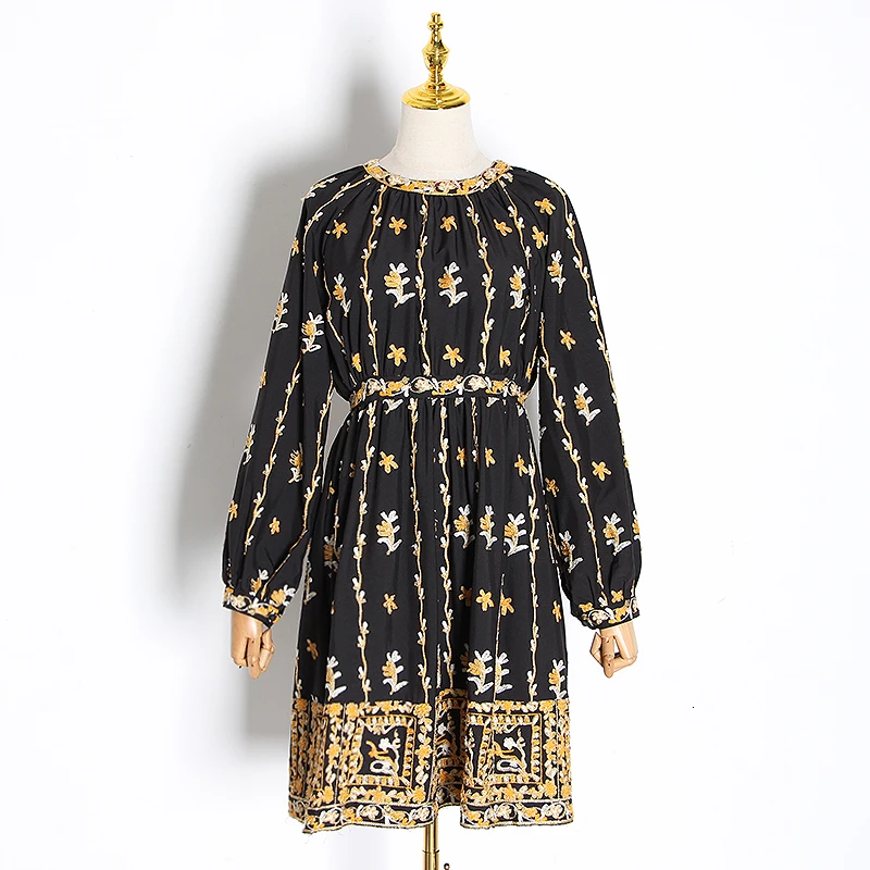 Платье-миди TWOTWINSTYLE с круглым вырезом длинными рукавами-фонариками и высокой