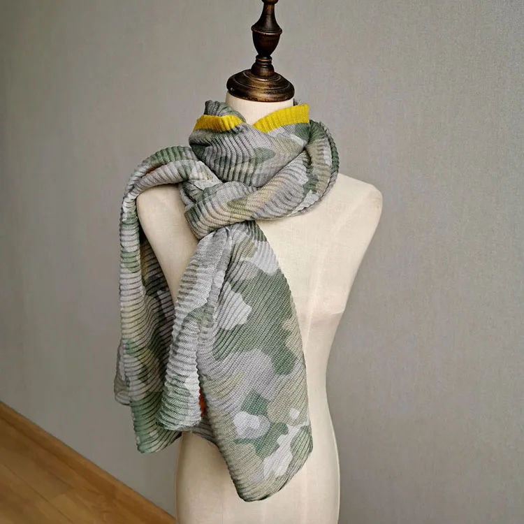 

Горячая продажа Miyake fold модный Камуфляжный принт мягкая и удобная шаль с двойной каймой Универсальный мягкий шелковый шарф шаль в наличии