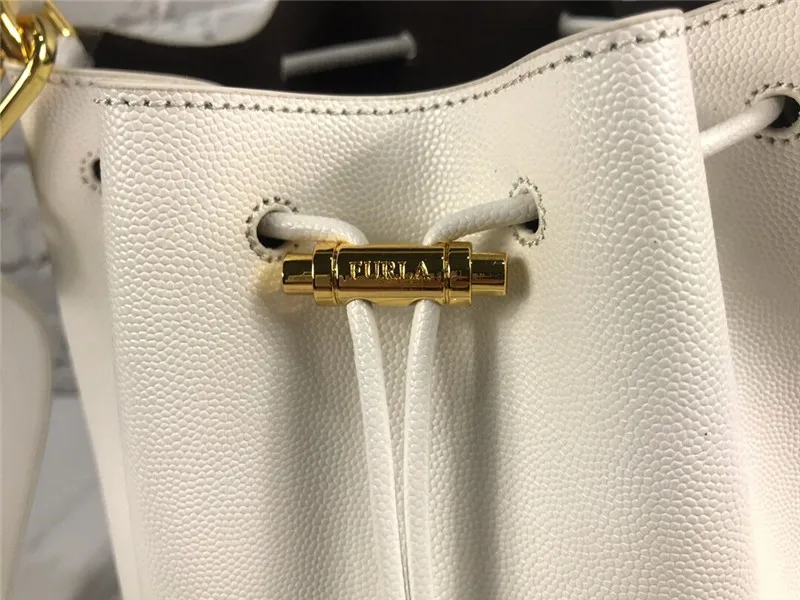 Весна/Лето Новое поступление Оригинальные женские сумки FURLA, высокое качество, маленькие размеры, женские меховые сумки белого цвета, размер 24 см* 22 см* 16 см