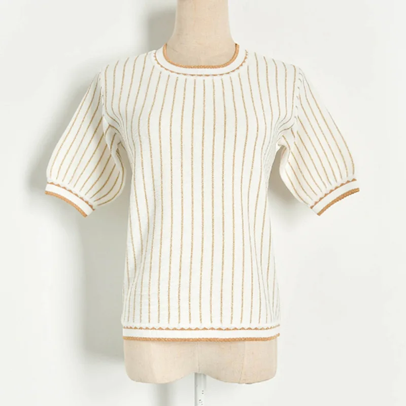 Женский трикотажный топ в полоску с люрексом круглым вырезом и коротким рукавом