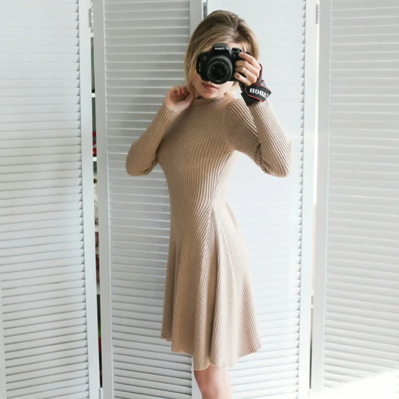 Женское трикотажное платье-свитер с длинным рукавом и асимметричным подолом |