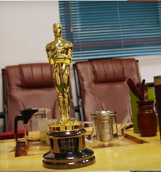 Zinc Alloy Oscar Trophy Awards 13.5inches 1:1 Real Oscar Metal Trophies Oscar Awards Souvenir Free Engraving