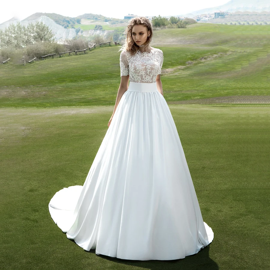 

Платье Свадебное ТРАПЕЦИЕВИДНОЕ цвета слоновой кости с высоким воротом и коротким рукавом и длинным шлейфом