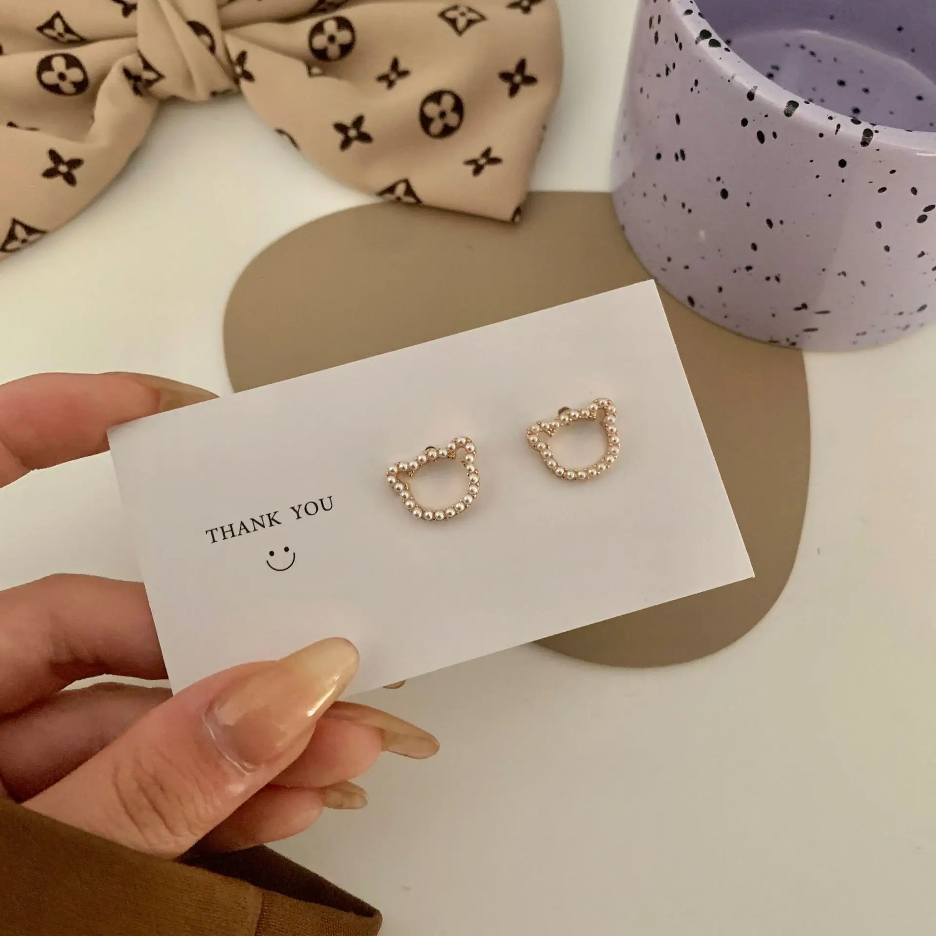 

2021 Trendy Cute Simulated Pearl Hollow Cat Head Stud Earrings for Women Girl Simple Clip Earring Non Piercing Fashion Jewelry