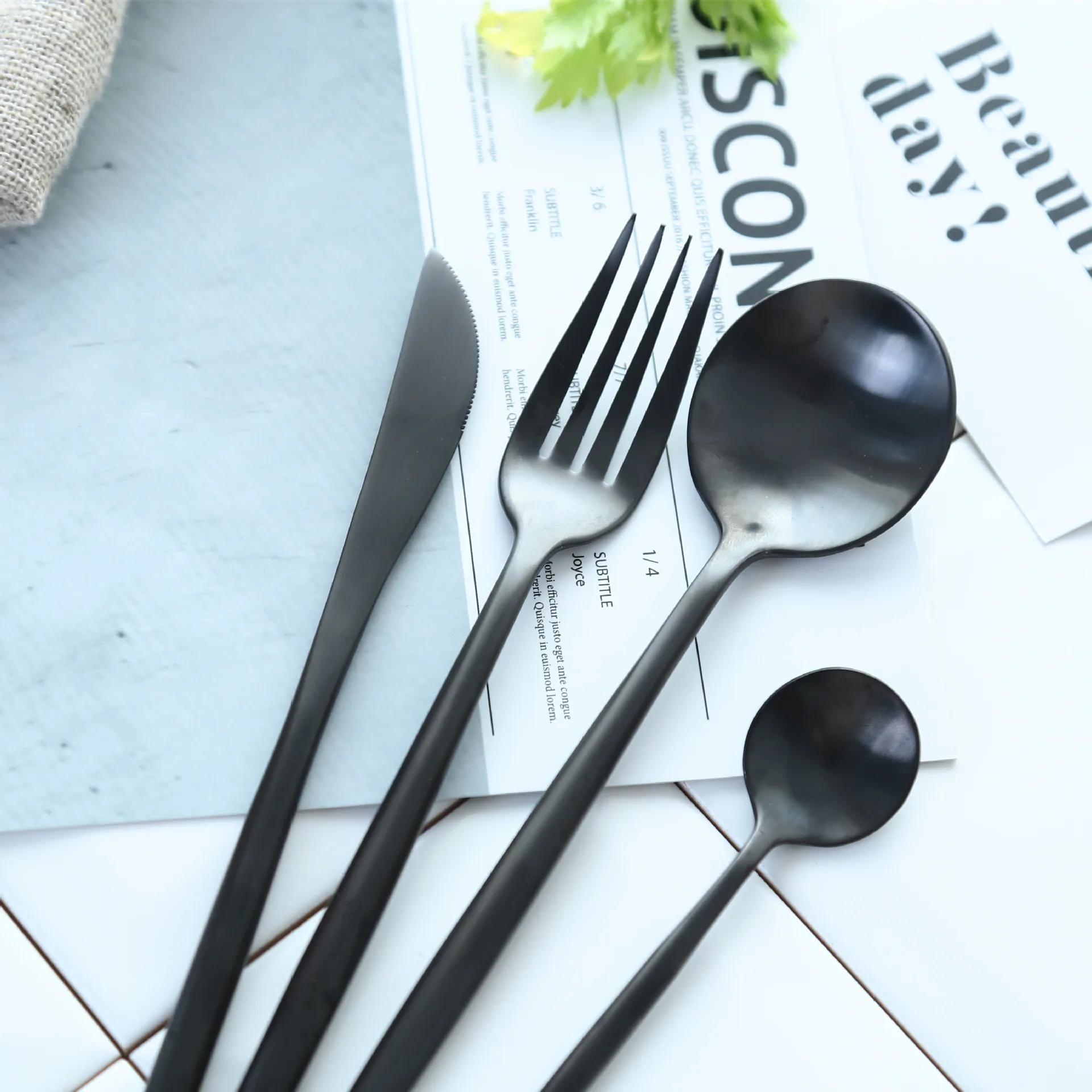 

Dinnerware Set Stainless Steel Tableware Luxury Cutlery Set Vintage Quality 4Pcs Knife Fork Dining Dinner Set Western