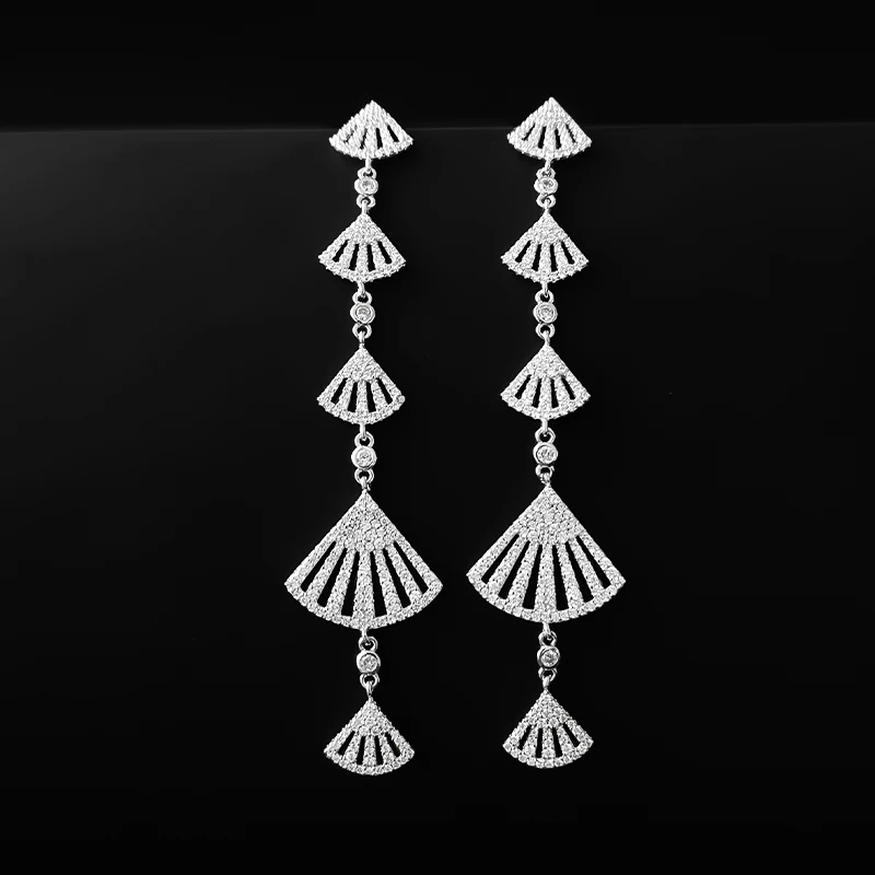 

Женские серьги-сердечки из серебра 925 пробы с фианитом