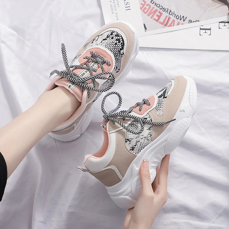 Новая Осенняя женская обувь коллекция 2019 года модные кроссовки со змеиным