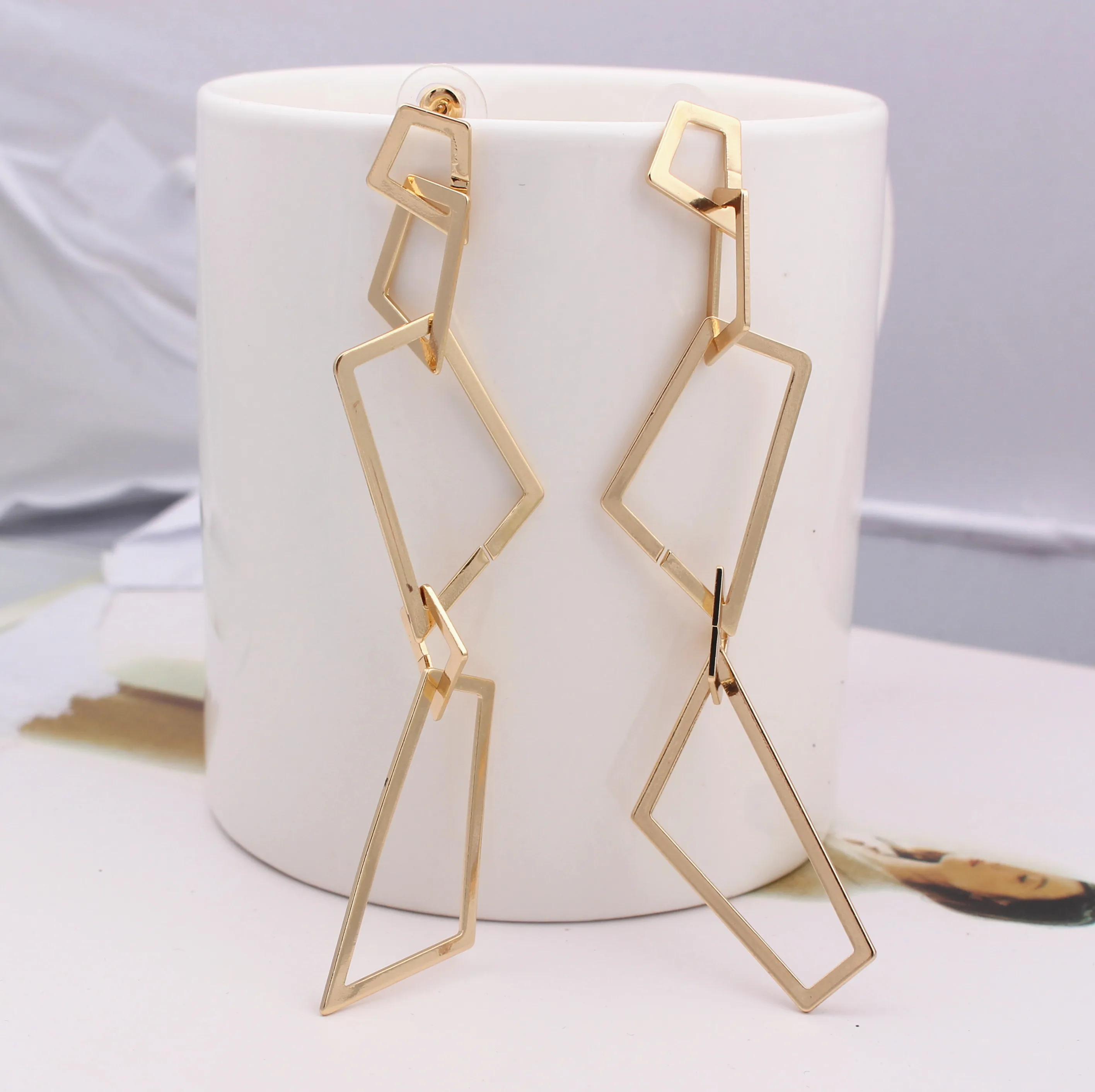 Новые модные золотые длинные геометрической формы свисающие серьги для женщин