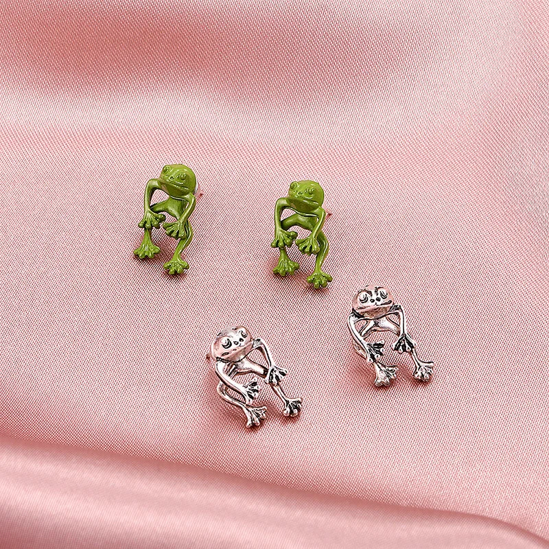 

Origin Summer Creative Green White Frog Dangle Earring for Women Girls Funny Removable Metallic Earring Jewelry Accessories