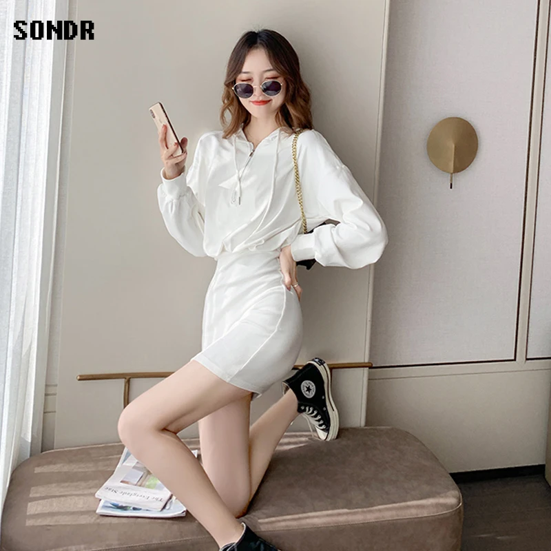 

Корейское цельнокроеное шикарное платье-свитер с капюшоном Новинка Осень 2021 хлопковое белое повседневное короткое платье с длинным рукаво...