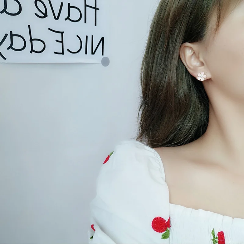 

Korean Fashion Earrings 2021 Trend Flower Pearl Stud Earrings for Women Clip on Earrings Without Ear Hole Gift Jewelry Earring