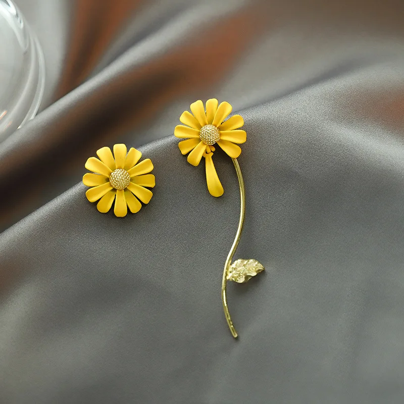 

2020 New Fashion Flowers Pendant Necklace Korean Sweet Small Daisy Necklace Women Chic Clavicle Choker Necklace Jewelry Gift