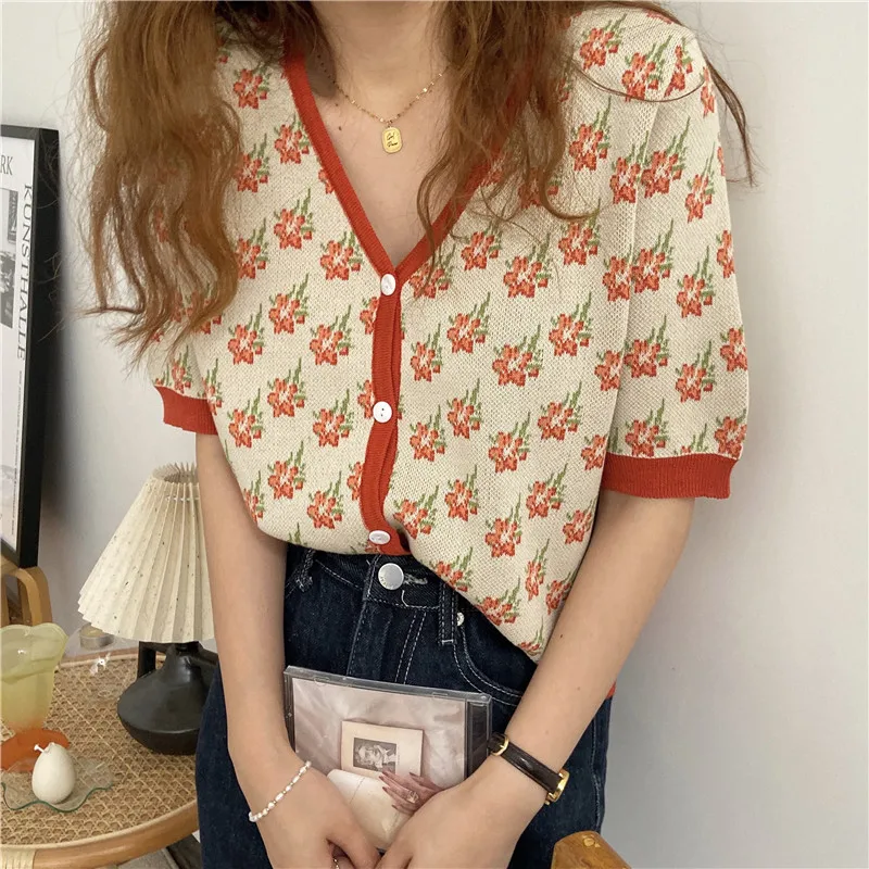 

Летняя новая свободная вязаная однобортная тонкая футболка с коротким рукавом и цветочным принтом