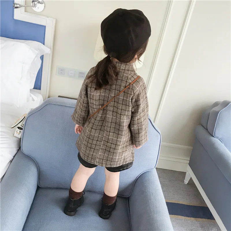 Детская одежда пальто для девочек длинное в клетку топы осенняя 2022 новые модели.
