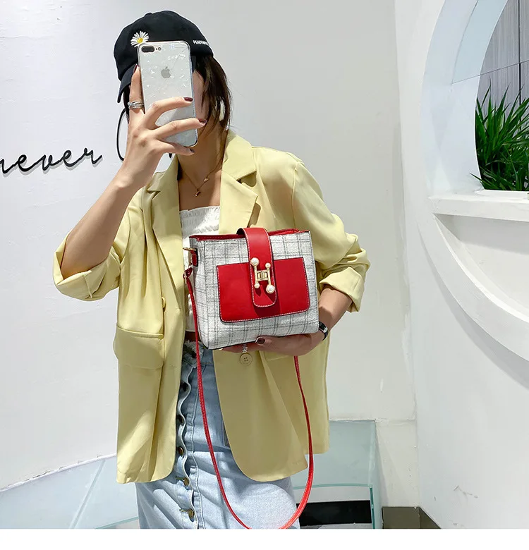 

Fashion Buckle Pearl Decoration Lattice Women Handbag Net Red Texture Messenger Female Bag Simple Trend One-shoulder Bucket Bag