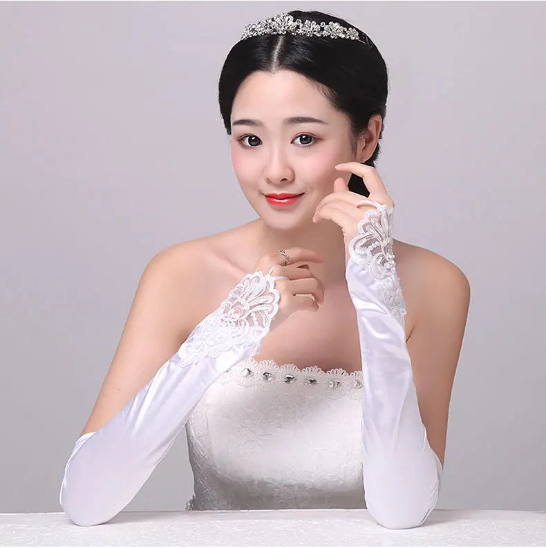 

Длинные перчатки полный палец атласные свадебные перчатки Локоть Длина кружевой аппликации невесты Вечерние подарки аксессуары для выпускного вечера;