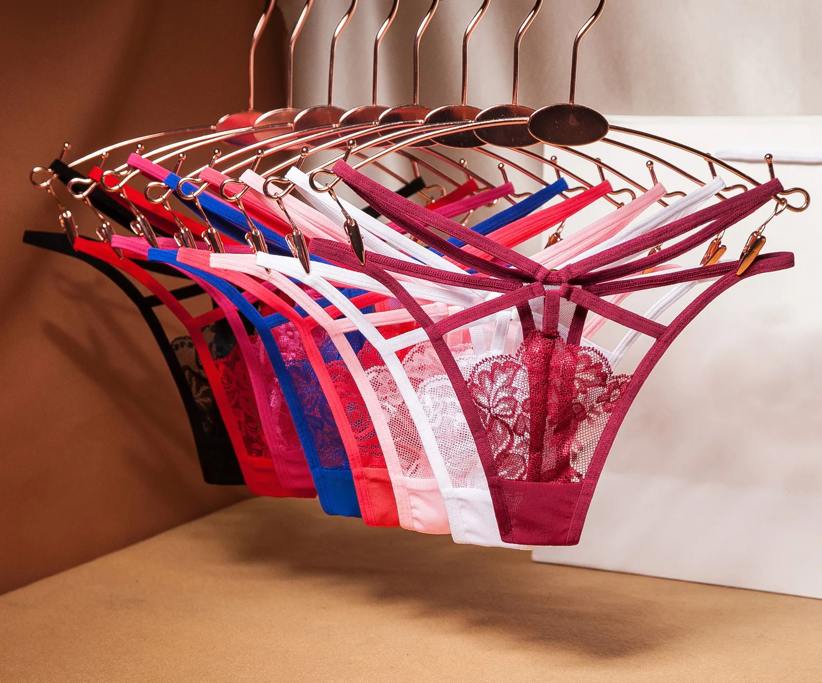 

Sexy Lace Floral Thong Ladies Panties Embroidered Mesh Yarn Perspective Young Women Girls Underwear Hot T Pants G-String Thongs