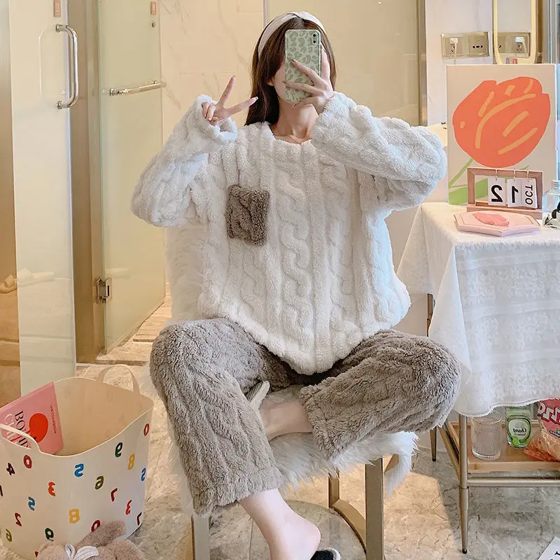 New Coral Velvet Long Sleeved Pajamas Women's Winter Thickened Plush Simple Flannel Home Clothes Foreign Style Suit Sleepwear