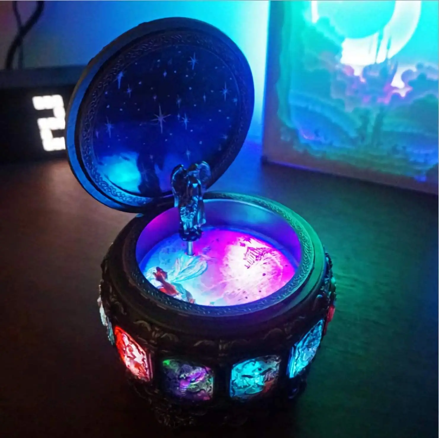 Mechanism Rotate Music Box with 12 Constellations and Sankyo 18-Note Wind Up Signs of The Zodiac Gift for Birthday Christmas enlarge