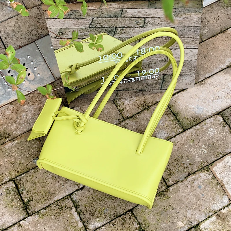 

Винтажные повседневные дизайнерские сумки-тоуты из искусственной кожи для женщин, новинка 2022, зимние женские модные сумки через плечо с руч...