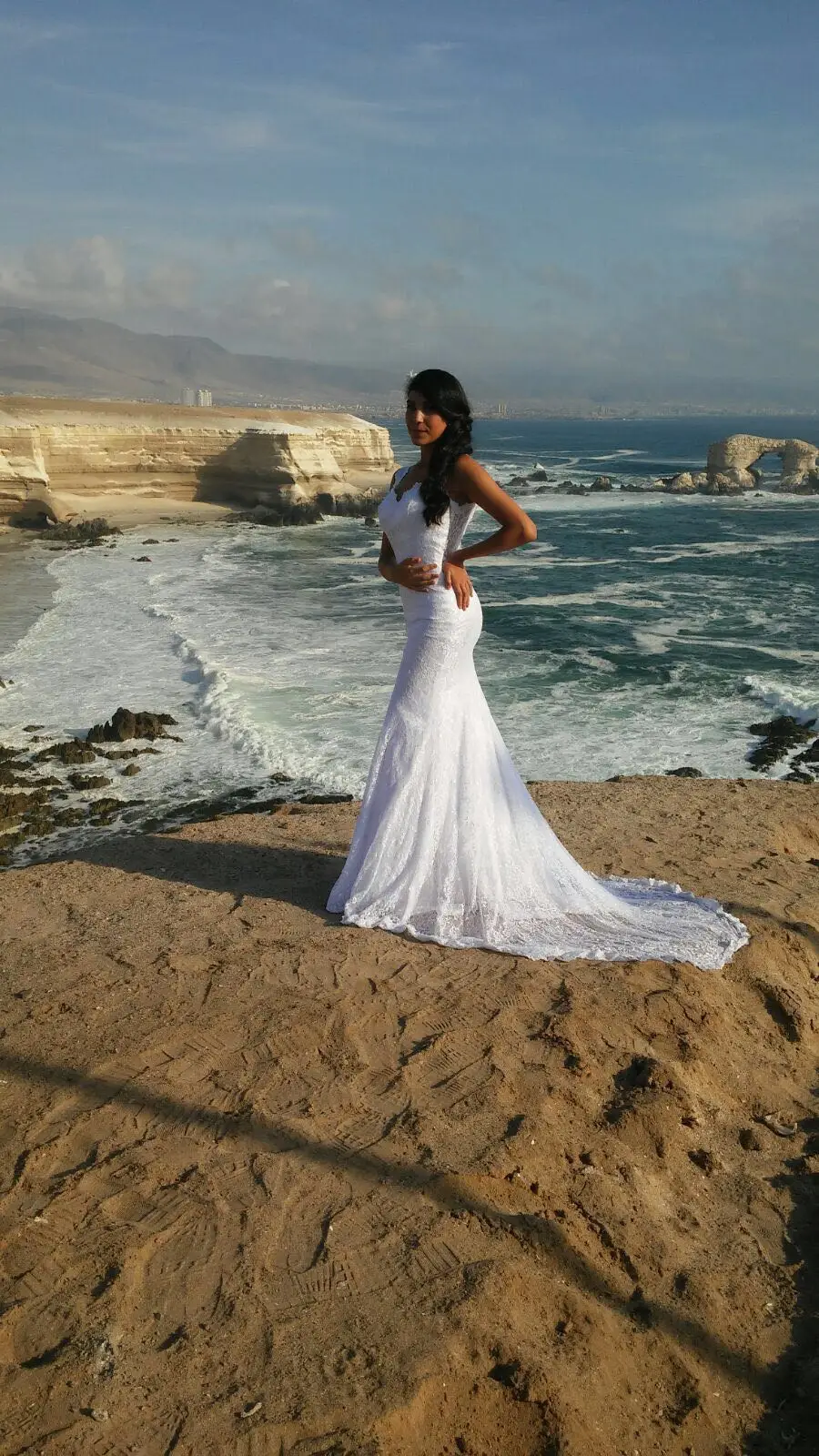 Женское длинное кружевное свадебное платье элегантное белое с юбкой годе