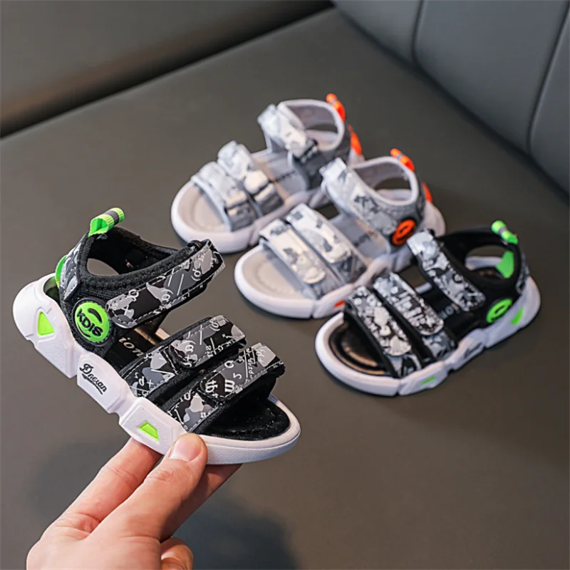 

Сандалии для маленьких девочек и мальчиков, босоножки с мягкой подошвой, камуфляжные, защита от столкновений, пляжные тапочки, лето 2021