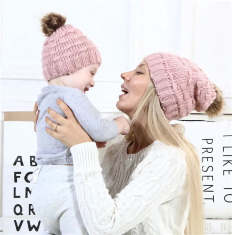 

Mom Baby Hat Knitted Cap 2020 Newborn Baby Women Winter Warm Fur Pom Bobble Crochet Beanie Caps Hat Black Pink Beige Gray