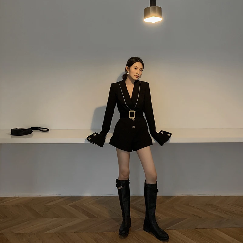 Женский короткий комбинезон с бантом на поясе модельный длинным рукавом